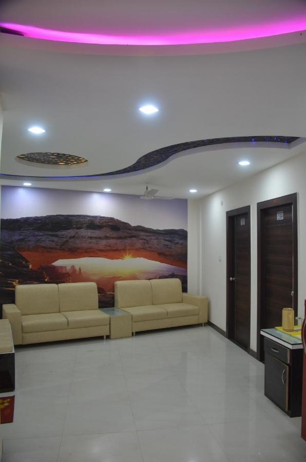 Hotel Krishna Galaxy Kānpur Exterior foto