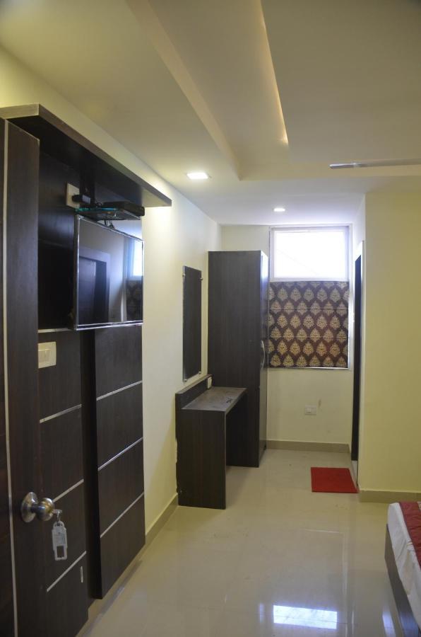 Hotel Krishna Galaxy Kānpur Exterior foto